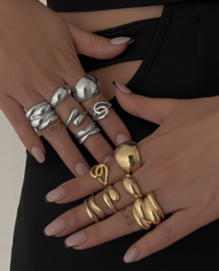 Arc-shaped geometric rings